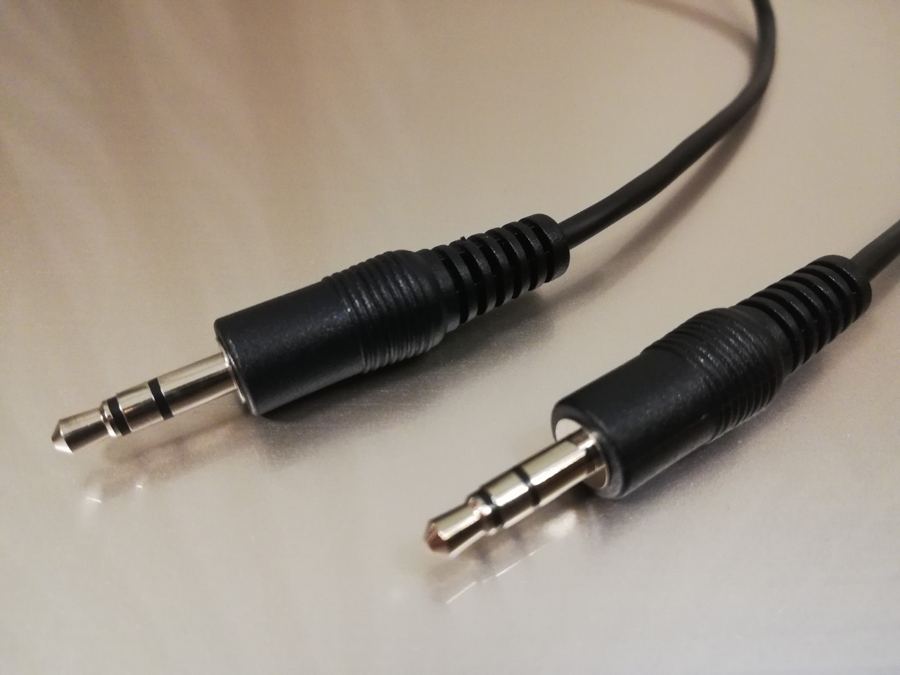 オーディオケーブル    3.5mmステレオミニプラグ－3.5mmステレオミニプラグ