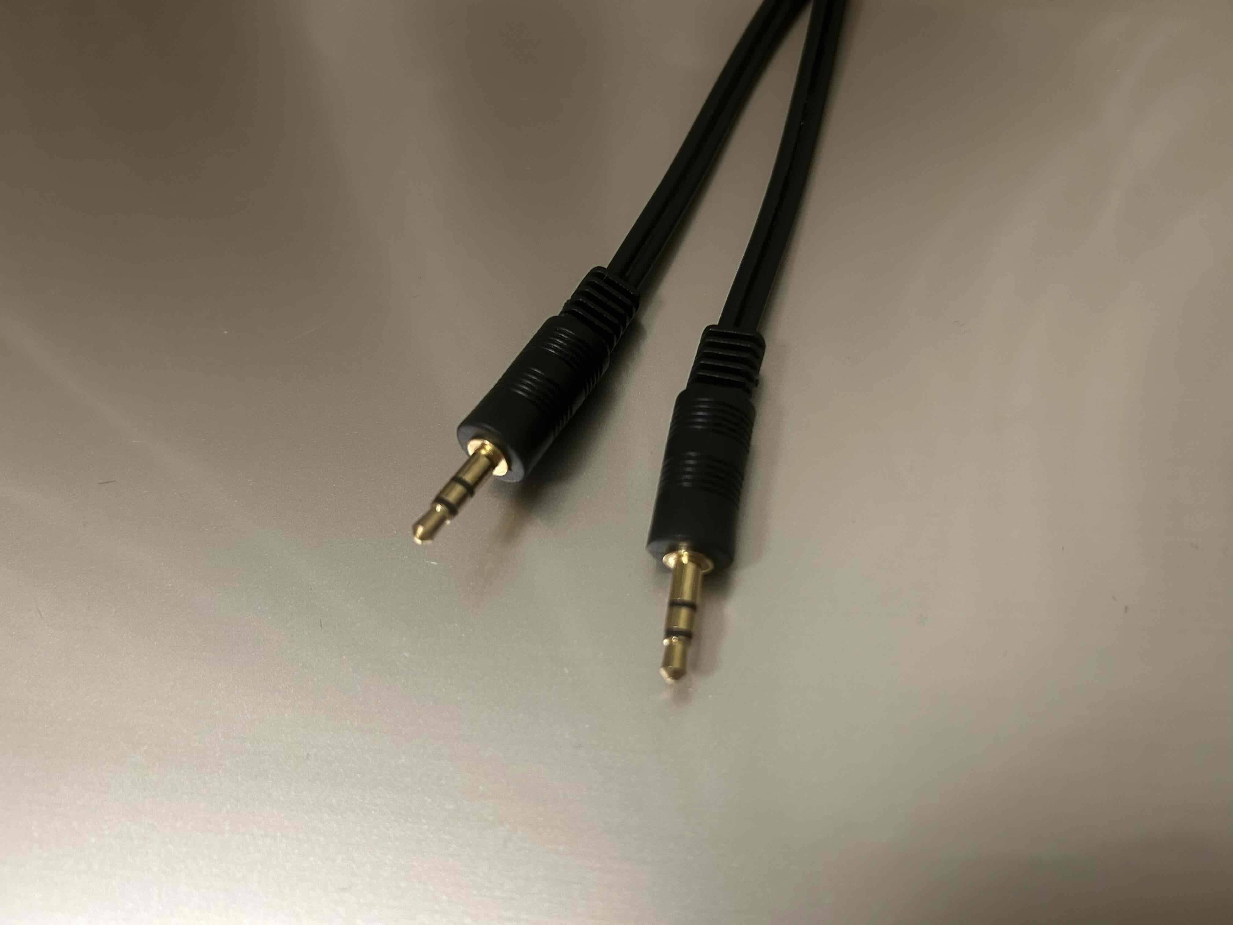 オーディオケーブル    3.5mmステレオミニプラグ－3.5mmステレオミニプラグ（平型コード）
