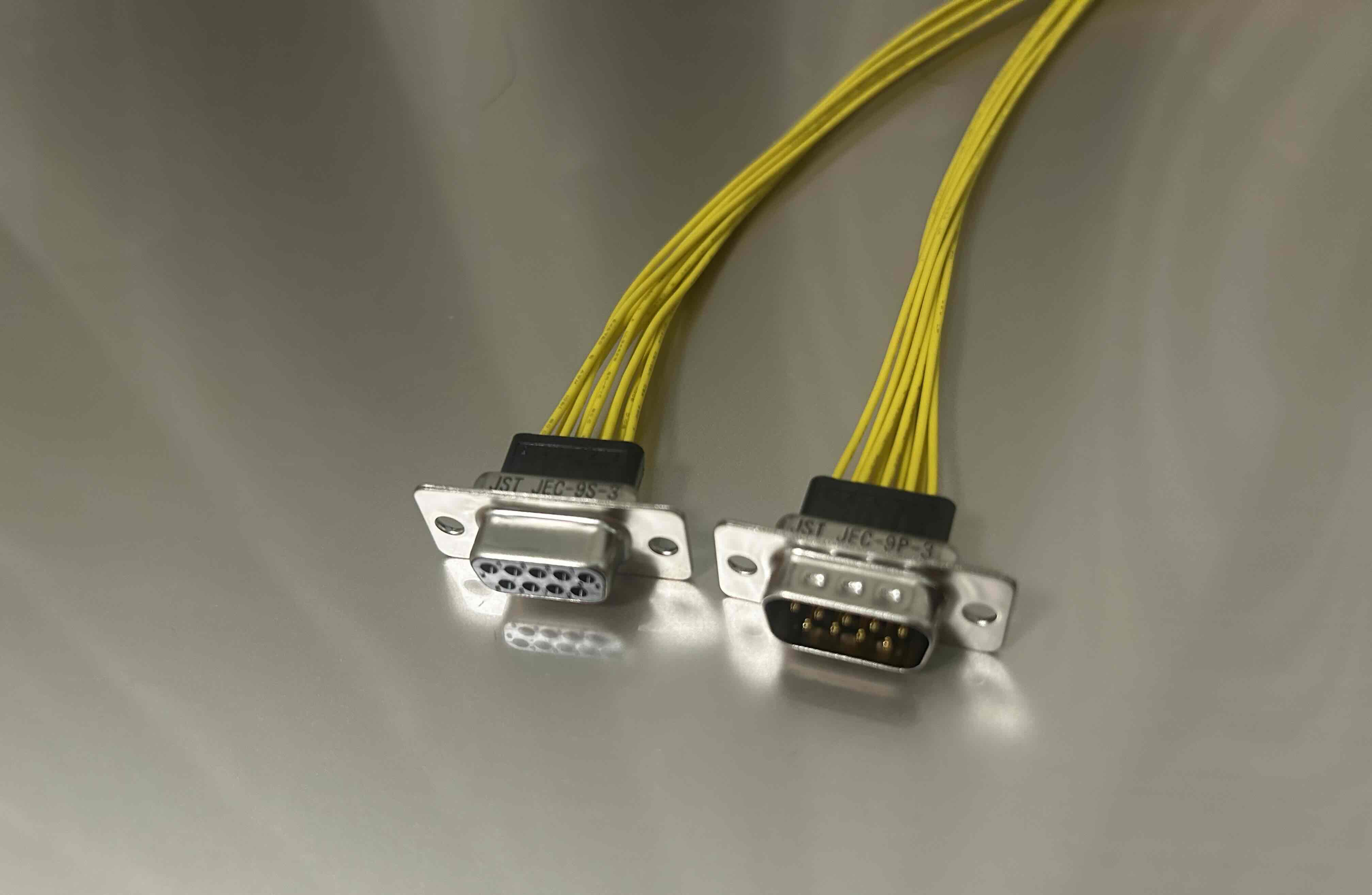 機器内　盤内配線ケーブル　D-SUB9芯ハーネスケーブル　（バラ線タイプ　UL1061　AWG24　黄色　オス－メス、フード無し　半加工）