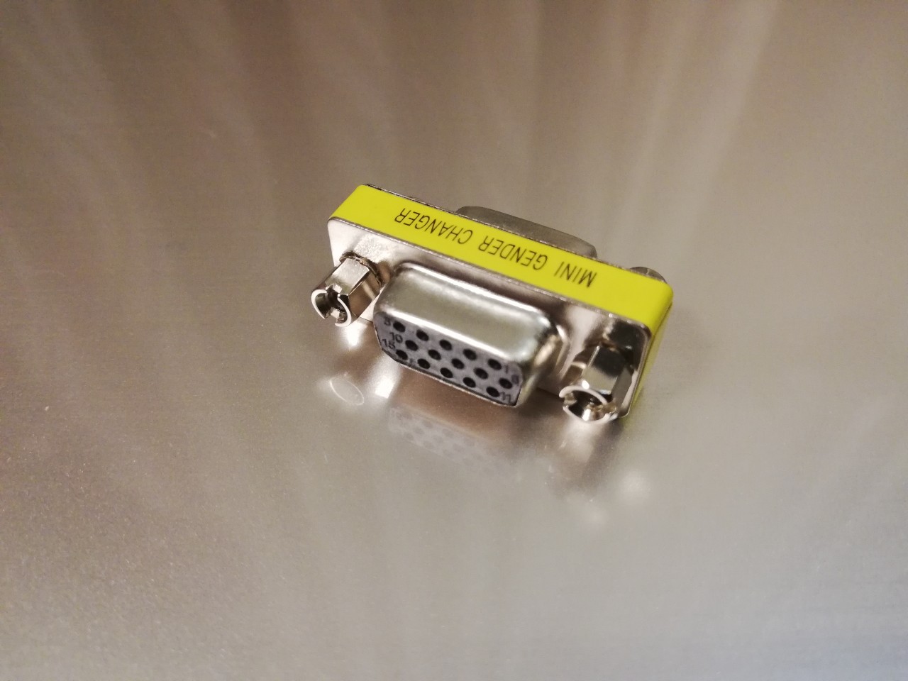 高密度D-subコネクタ 15pin用 変換アダプタ ミニD-sub15pin 　両側メス（♯4-40ネジ）