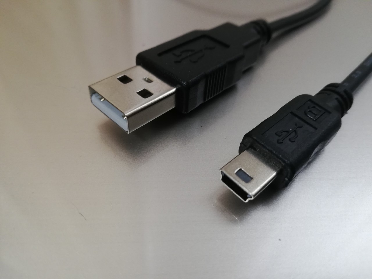 USB2.0ケーブル    Aコネクタ オス－ミニBコネクタ オス（cabledirect）