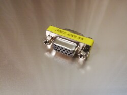 高密度D-subコネクタ 15pin用 変換アダプタ ミニD-sub15pin 　両側メス（♯4-40ネジ）