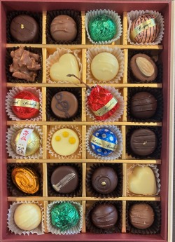 プラリネチョコレート詰め合わせ ２４個入り　AB-２４