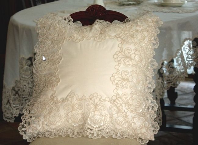 ウェディングドレスのチュールの様な 『クッションカバー』