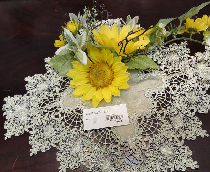 【30x30cm】豪華にレースをつかった可愛い『テーブルセンター』 ティーマット ドイリーにも