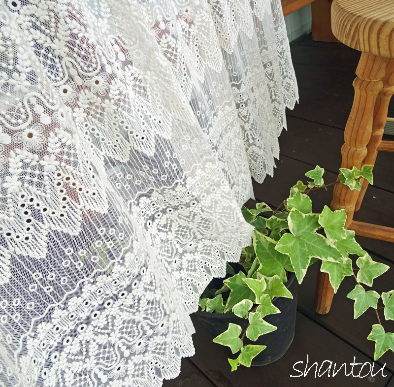 刺繍と裾のカットが綺麗【縦45cm】『カフェカーテン』おしゃれな窓にお勧め　アイボリー色の綿刺繍とチュール素材の相性が、とても良いです。ショート