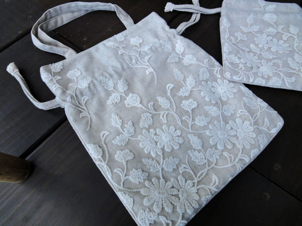 【巾着型バッグ】チュールにコットン刺繍　小物が仲間入り♪