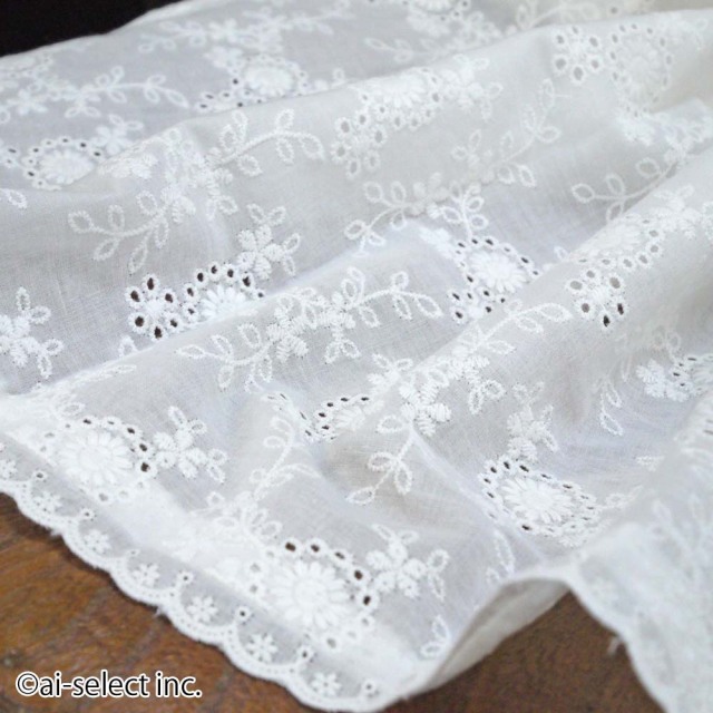 カフェカーテン ポールを通す位置で 印象が変わる 自然な白色 アイレット刺しゅう 約130×45cm ショート オフホワイト コットン 綿 可愛い フレンチレストラン風 シンプル 目隠し 組み合わせて おしゃれ 清楚 刺繍 リビング ダイニング 玄関 キッチン ナチュラル 棚隠し