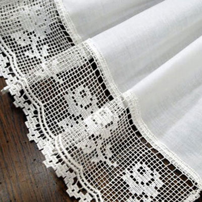 動画でご紹介♪【縦45cm】オフホワイト　シンプルなタスカニーレースが素朴なカフェカーテン