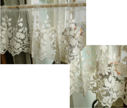 【縦30cm】アイボリーチュールにコットンのお花刺繍　の珍しいカフェカーテン　北欧風ベリーショート