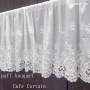 立体刺繍が可愛い パフブーケ カフェカーテン 自然な白色生地 ホワイト 刺繍 目隠し出来る 小窓 綿 120×45cm 丈  小花 綺麗 おしゃれ 棚隠し ショート おしゃれ オープン収納の目隠し インテリア アクセント リビング キッチン 洗面所