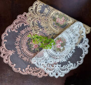 ローズ刺繍が可愛い　『丸いドイリー』【直径約28cm】　テーブルセンター　ティーマット　　リビング　ダイニングに　薔薇