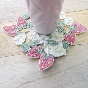 1枚入り　いちご　お家カフェにお勧め　『コースター』お洗濯簡単　刺繍だから高級感あります