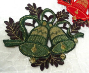 クリスマスを楽しく彩る『ドイリー』ベル柄　ダークグリーン　コースター