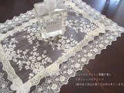 チュールに刺繍、リボンが可愛い　ドイリー【約42x28cm】　テーブルセンター