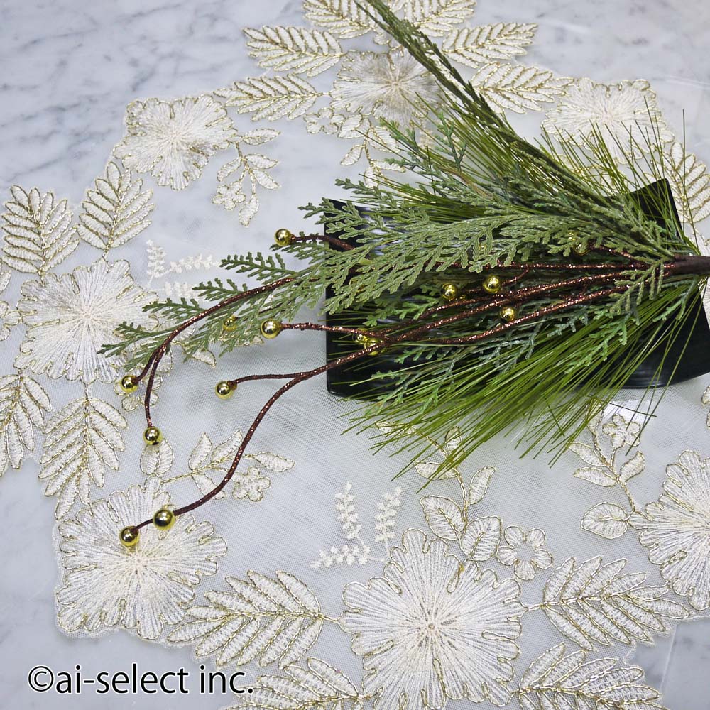 品のいい輝き 華やか クリスマス パーティー キャンドル お正月 新年 ゴールド フレンチレース テーブルセンター 約40cm×40cm エレガントなレース 金糸遣いがエレガント ゴージャス おしゃれ ウェディング 結婚式 飾れるレース 可愛い プレゼント