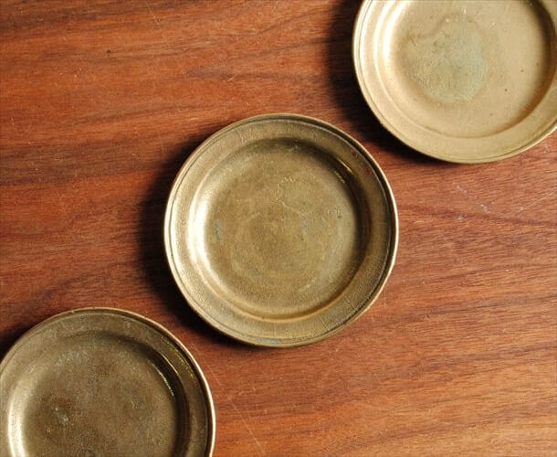 フランスから 古い真鍮のミニプレート 11cm 豆皿 トレー コースター ヘビーソリッドブラス アンティーク