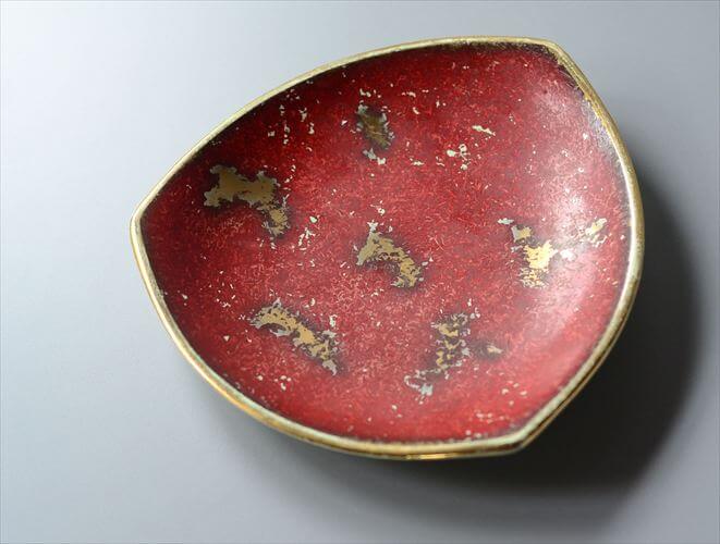 ドイツ製 ヴィンテージ 金彩と赤い釉調のトライアングルプレート 19cm 陶器 トレー トレイ アンティーク