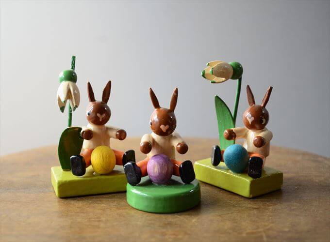ドイツ製 ヴィンテージ かわいい木製のイースターバニー ハンドメイド 木工芸品 うさぎ 置物 フィギュア_260318