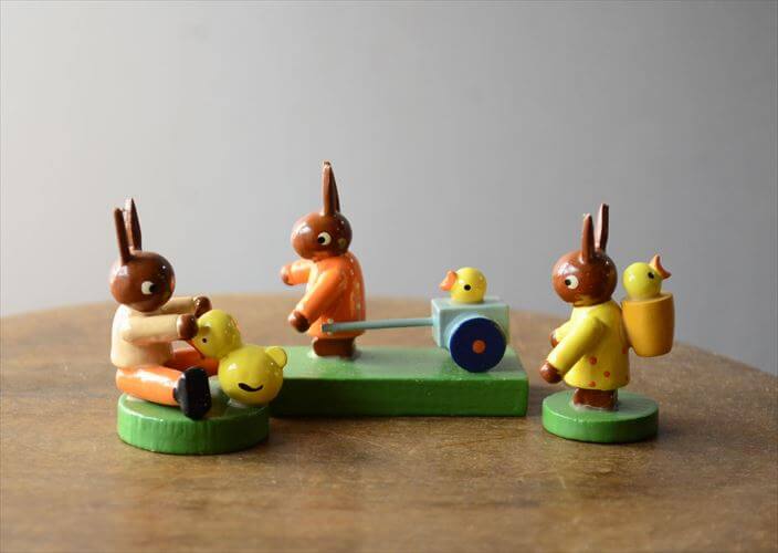 ドイツ製 ヴィンテージ かわいい木製のイースターバニー ハンドメイド 木工芸品 うさぎ 置物 フィギュア_260318