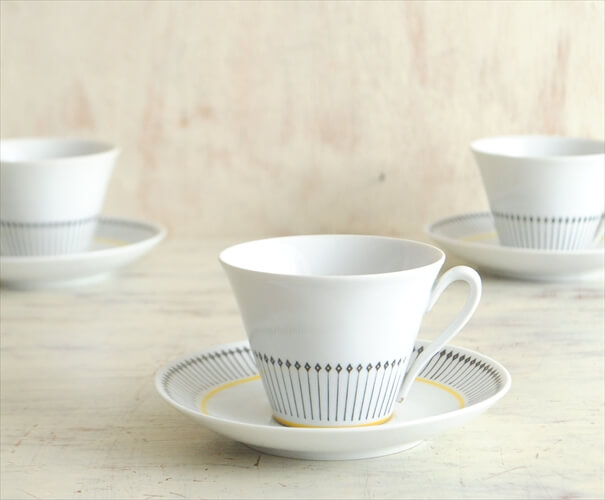 スウェーデン製 Upsala Ekeby Karlskrona こぶりなカップ＆ソーサー  ウプサラエクビー 磁器 陶器 北欧食器 アンティーク