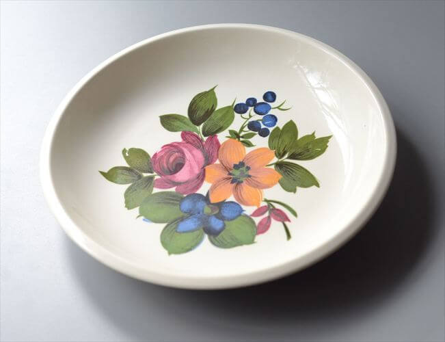 ベルギー製 BOCH きれいな3色のお花のプレート 21.5cm ボッホ フラワー 食器 アンティーク ヴィンテージ