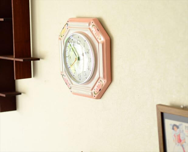 ドイツ製 かわいい花の絵付けのオクタゴナル陶器 壁時計 電池式