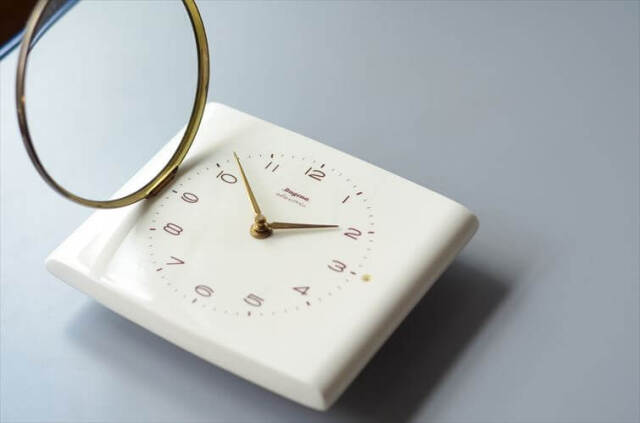 ドイツ製 Dugena ホワイトセラミック 壁時計 壁掛け 白磁器 クロック