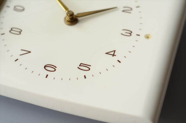 ドイツ製 Dugena ホワイトセラミック 壁時計 壁掛け 白磁器 クロック