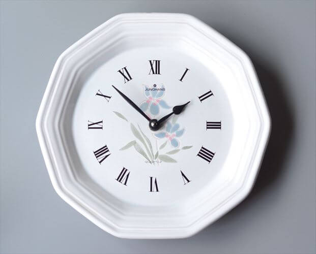 ドイツ製 Junghans 白磁にきれいな花の絵付け 壁時計 壁掛け