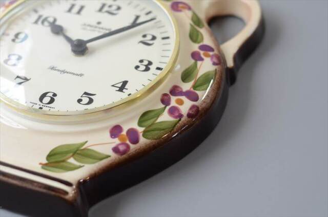 ドイツ製 Junghans かわいい花の絵付けのポット型 陶器 壁時計