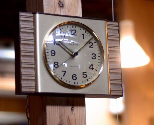 JUNGHANS ゴールド 置時計　新品デットストック超貴重品‼️西ドイツ製‼️ ドイツ製 Junghans 木製x真鍮色のミッドセンチュリーな壁時計