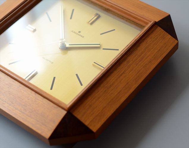 ドイツ製 Junghans ウォルナットと思われる木製フレームの壁時計 ユンハンス 電池式 壁掛け時計 ヴィンテージ