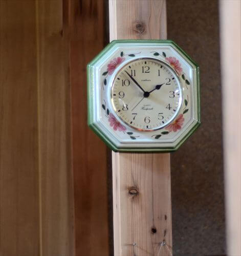 ドイツ製 Pallas ハンドペイントのお花の壁時計 セラミック 電池式 ウォールクロック 壁掛け時計 アンティーク
