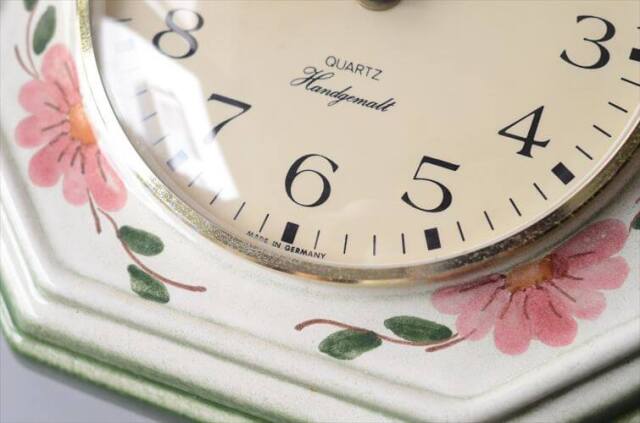 ドイツ製 Pallas ハンドペイントのお花の壁時計 セラミック 電池式 ウォールクロック 壁掛け時計 アンティーク
