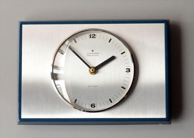 ドイツ製 Junghans シルバーｘビリジアンの壁時計 ユンハンス 電池式 壁掛け時計 ミッドセンチュリー ヴィンテージ