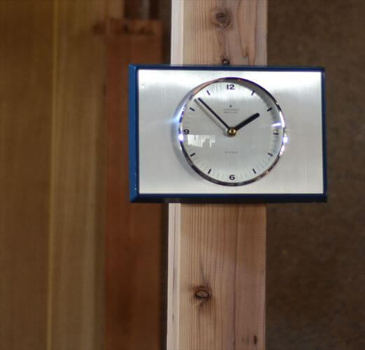 ドイツ製 Junghans シルバーｘビリジアンの壁時計 ユンハンス 電池式 壁掛け時計 ミッドセンチュリー ヴィンテージ