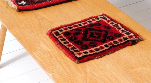 ベルギー買い付け 手織り ペルシャ絨毯 座布団 サイズ 32 x 27cm