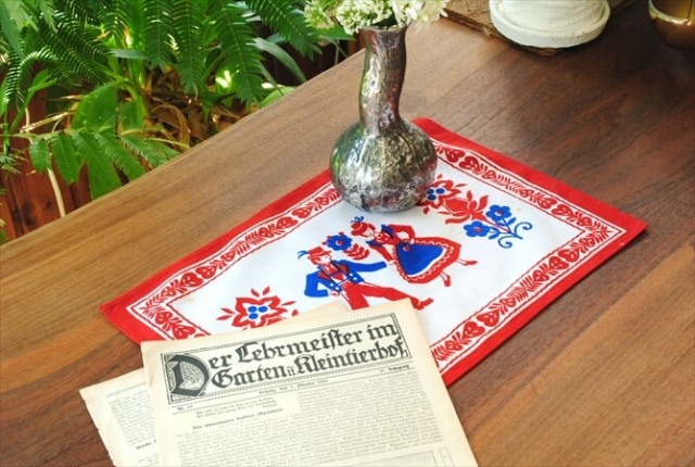 ドイツ デッドストック 民族衣装プリント ランチョンマット 43ｘ29cm  チロリアン テーブルクロス テーブルリネン