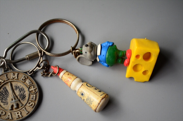 ヨーロッパから ヴィンテージキーホルダー 3個セット Vintage keychain アンティーク_240313