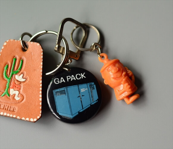 ヨーロッパから ヴィンテージキーホルダー 3個セット Vintage keychain アンティーク_240313
