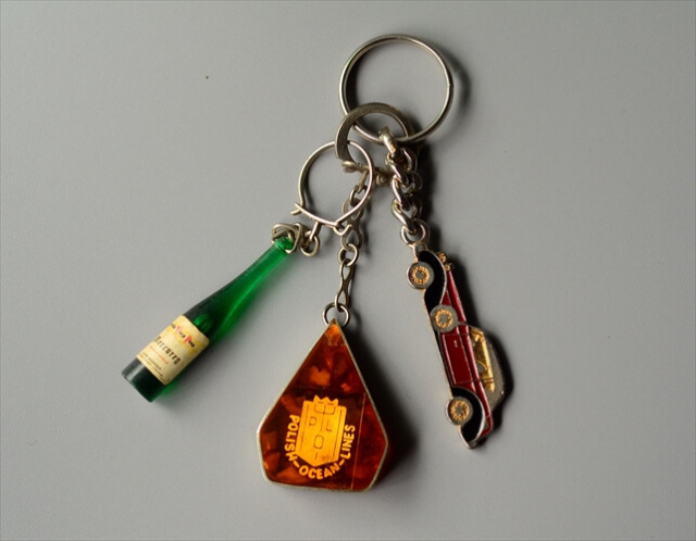 ヨーロッパから ヴィンテージキーホルダー 3個セット Vintage keychain アンティーク_240313
