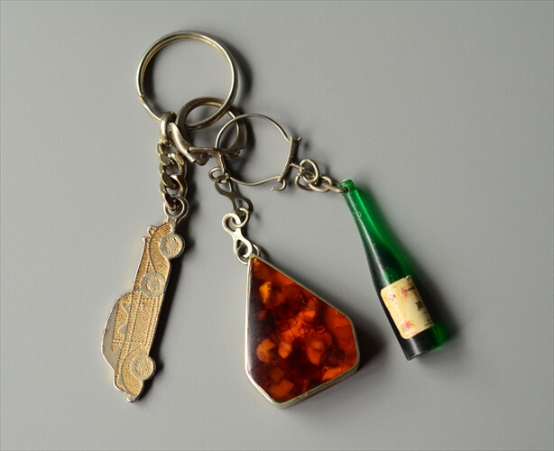 ヨーロッパから ヴィンテージキーホルダー 3個セット Vintage keychain アンティーク_240313