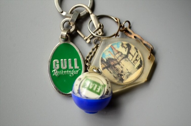 ヨーロッパから ヴィンテージキーホルダー 3個セット Vintage keychain アンティーク_240313