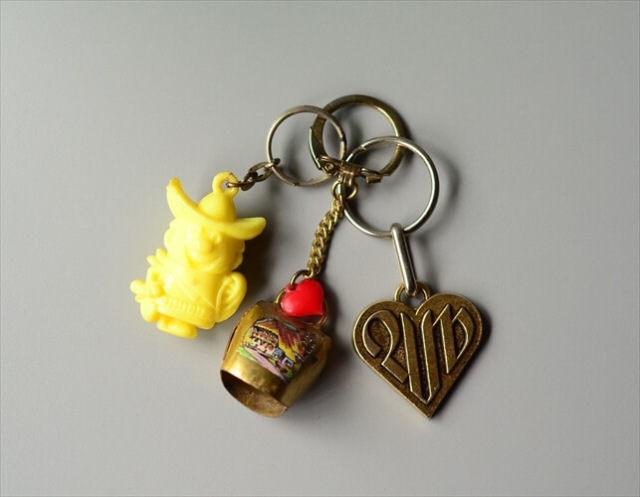 ヨーロッパから ヴィンテージキーホルダー 3個セット Vintage keychain アンティーク_240313