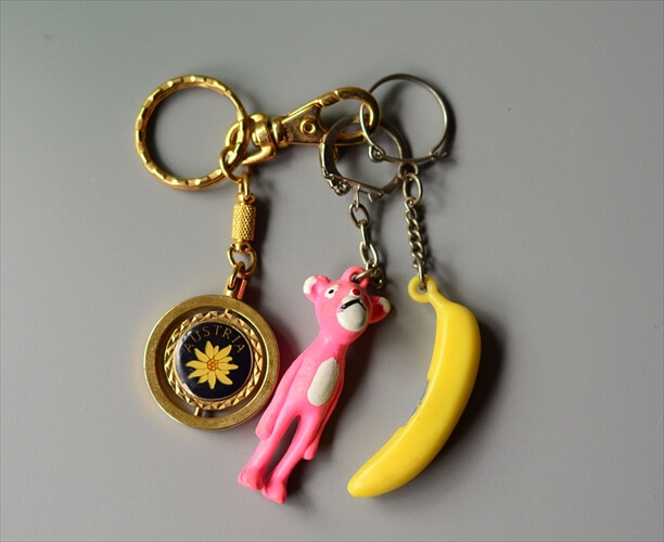 ヨーロッパから ヴィンテージキーホルダー 3個セット Vintage keychain アンティーク_240313