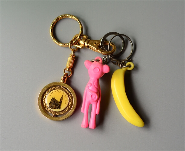 ヨーロッパから ヴィンテージキーホルダー 3個セット Vintage keychain アンティーク_240313