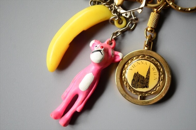 ヨーロッパから ヴィンテージキーホルダー 3個セット Vintage keychain アンティーク_240313