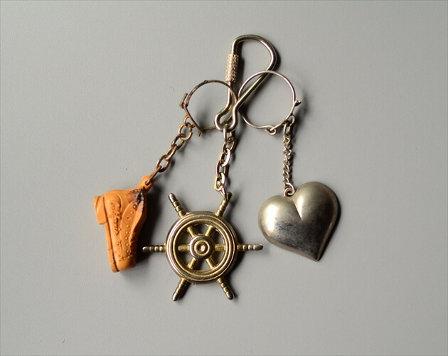 ヨーロッパから ヴィンテージキーホルダー 3個セット Vintage keychain アンティーク_240313