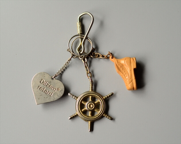 ヨーロッパから ヴィンテージキーホルダー 3個セット Vintage keychain アンティーク_240313